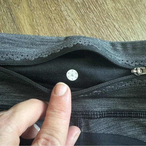 Lululemon On Track Tight - Picture 10 of 12